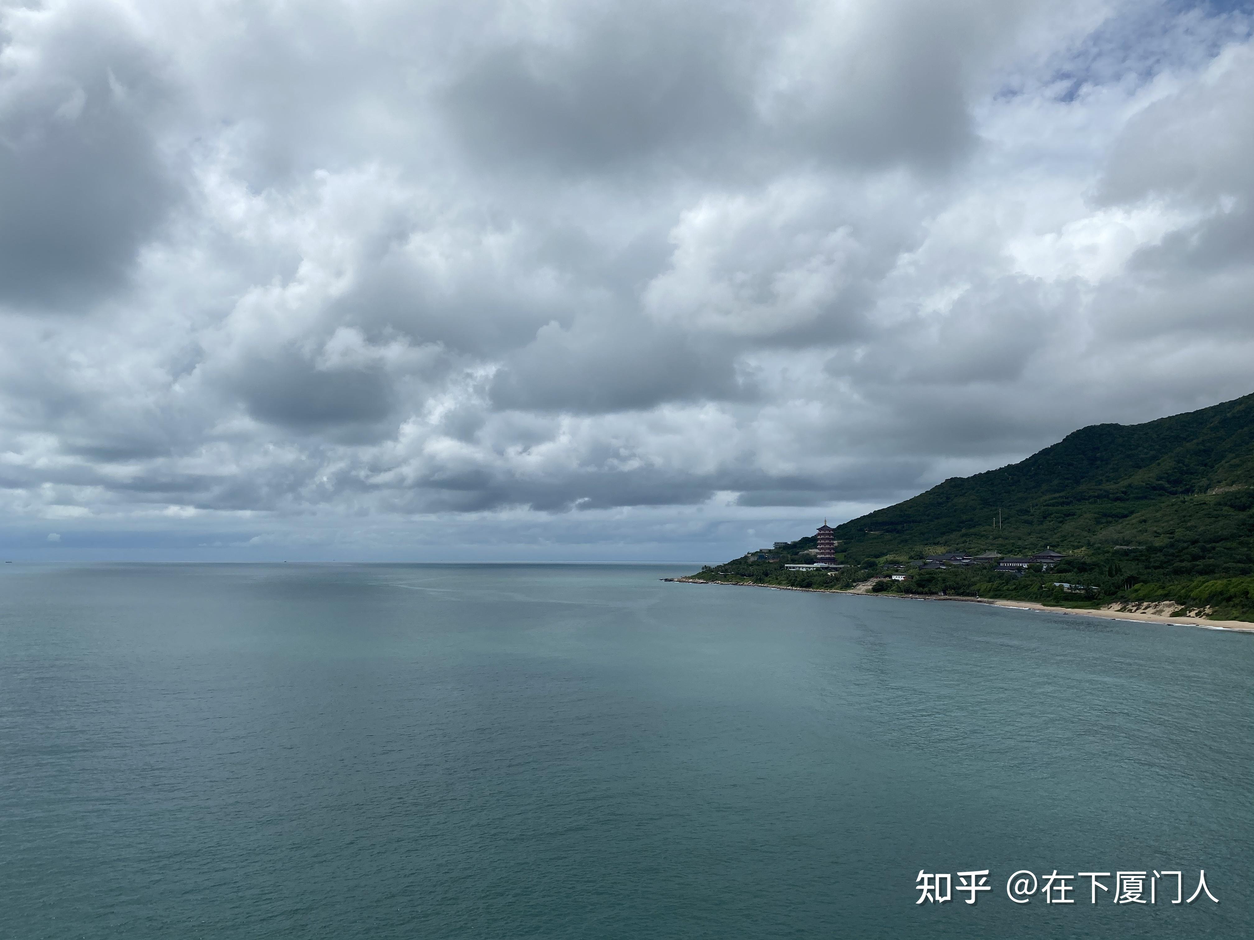 “摩羯”致海南4人遇难、95人受伤,文昌、海口损失近600亿元!一小区玻璃窗大面积被吹掉,18吨货车也被掀翻