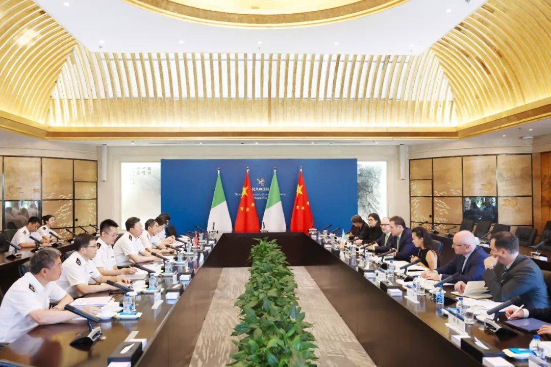 海关总署署长俞建华到新疆调研