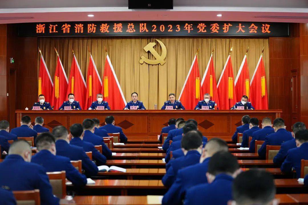 视频曝光！消防干部将消防站燃油加到自家轿车！官方通报：属实，已停职，责令其退还油料费用