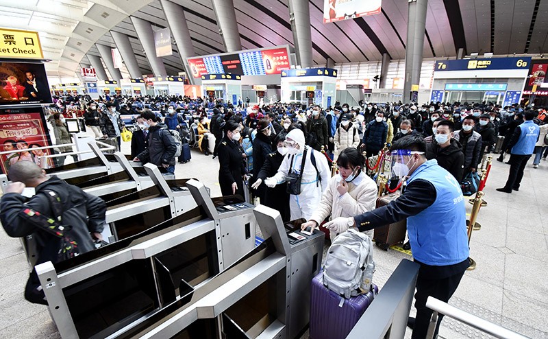 假期首日,超3.3亿人次!