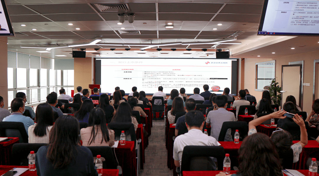 新三板创新层公司合顺兴新增专利信息授权:“一种新型洗手盘清洁剂的容器”