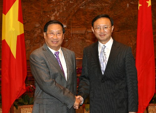 王毅同巴基斯坦副总理兼外长达尔会谈