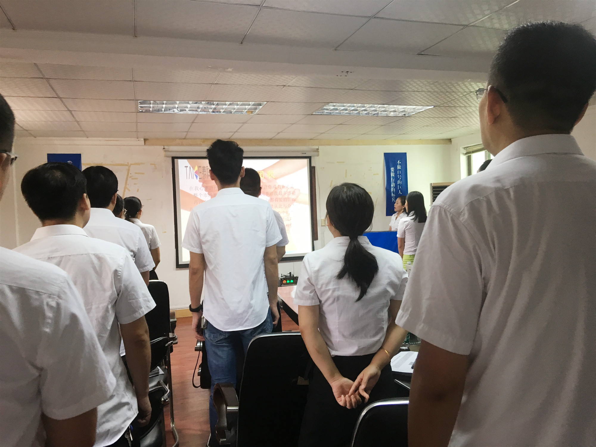 宁波色母:截至8月8日公司股东人数为10,676户