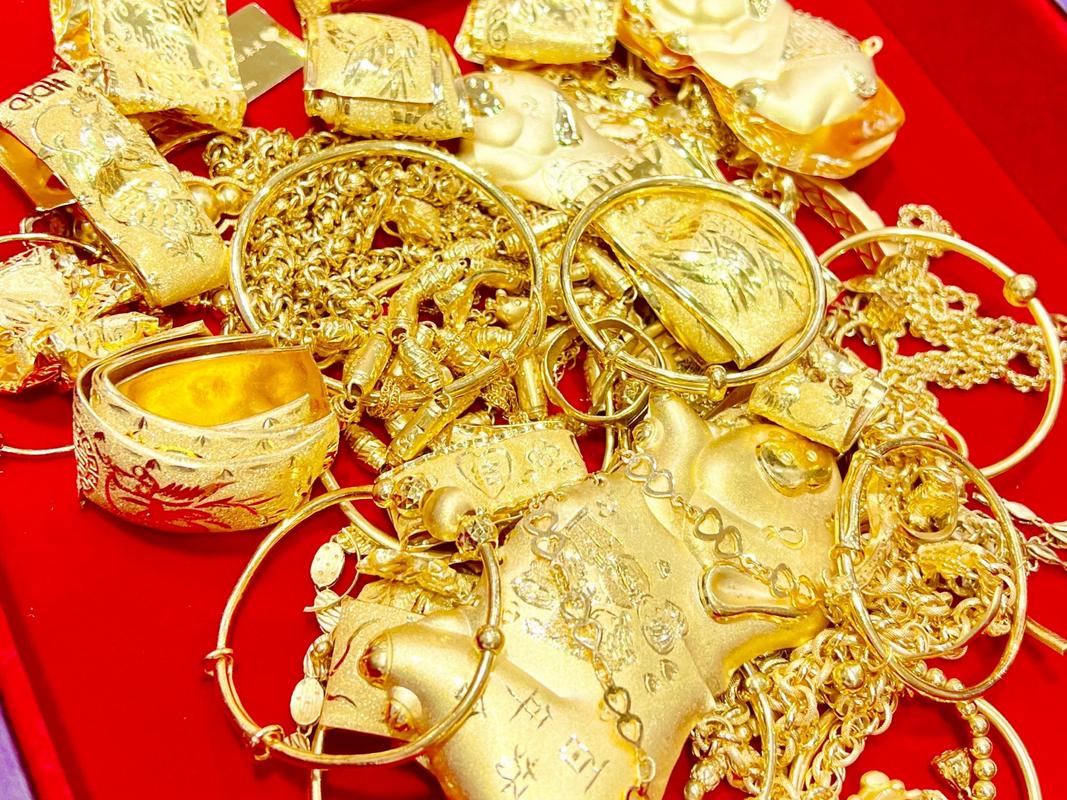 现货黄金再创新高 机构看高金价至三千八百美元