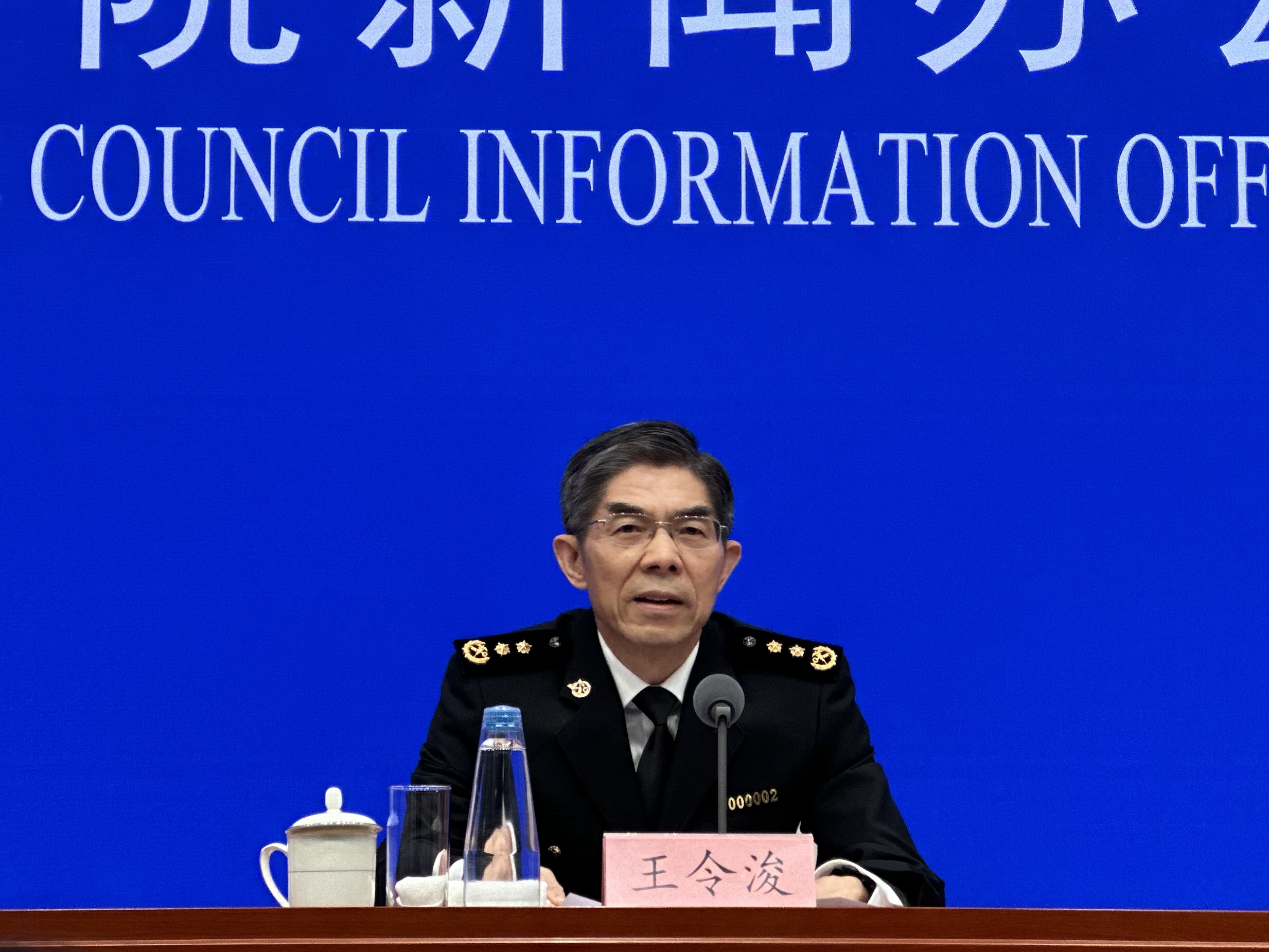 海关总署:前10个月 主要大宗商品进口价格下跌,机电产品进口值增长