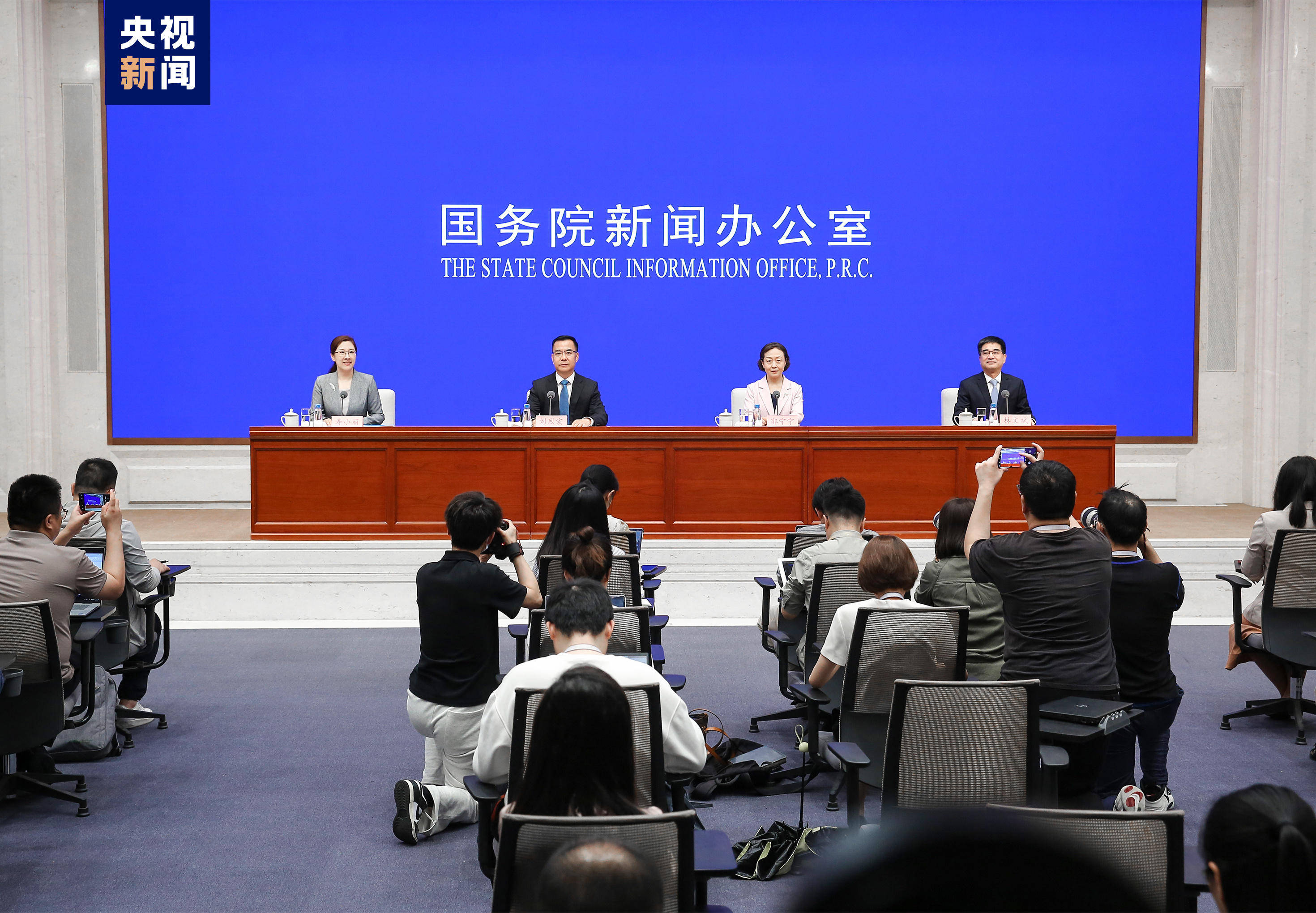 国家数据局局长刘烈宏主持召开数据领域民营企业座谈会