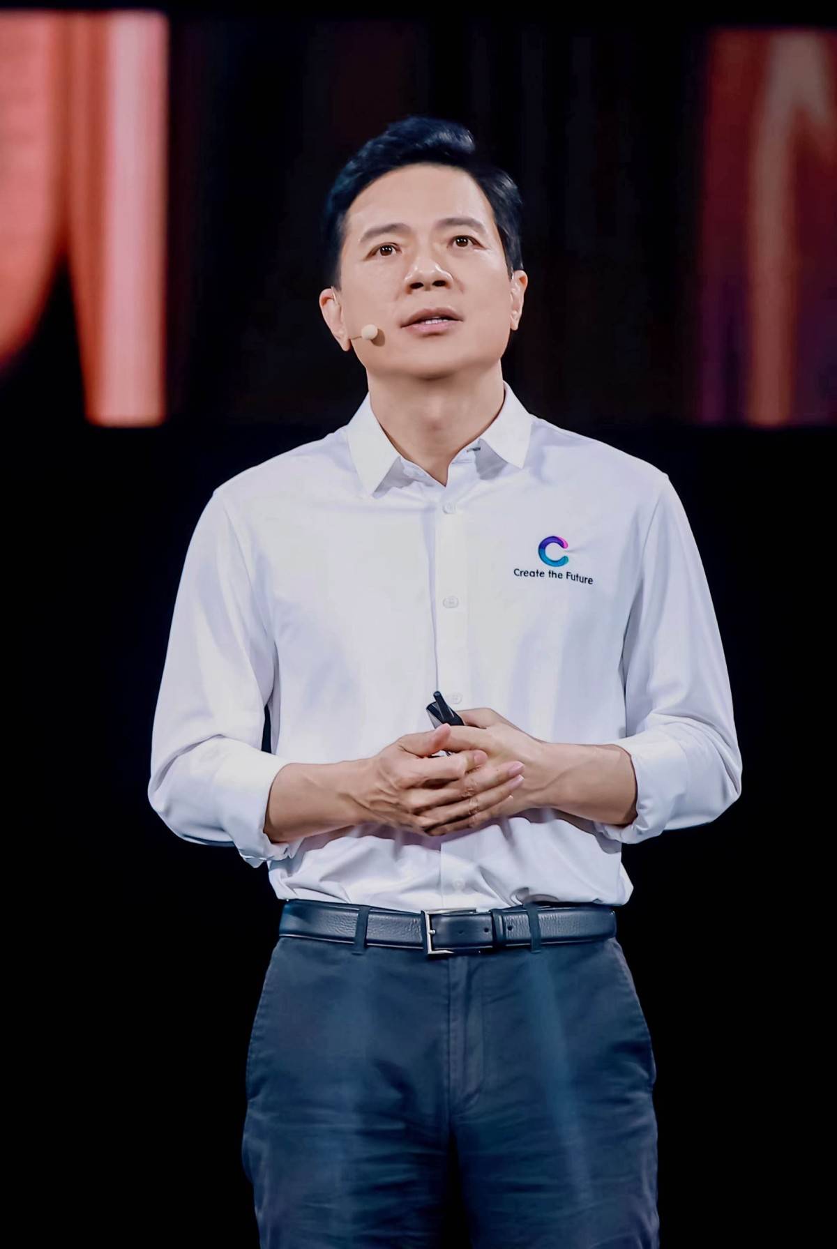 百度李彦宏谈AI发展:从“智能涌现”走向“效果涌现”
