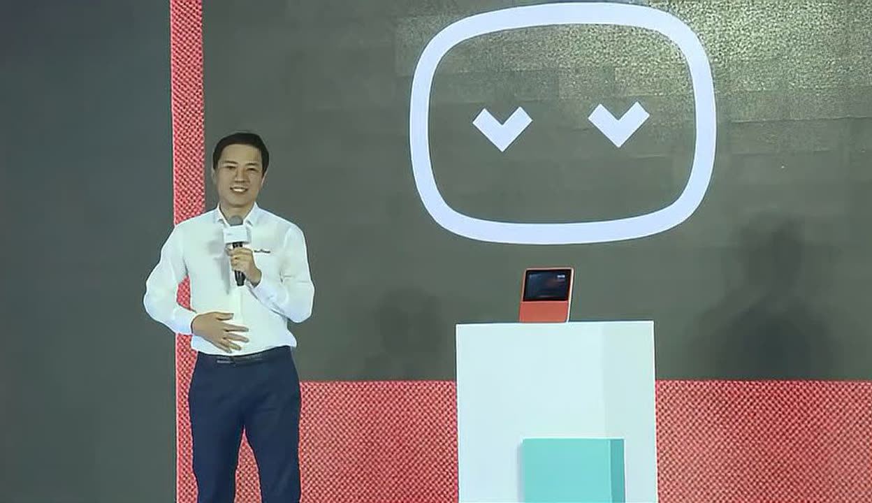 百度李彦宏谈AI发展:从“智能涌现”走向“效果涌现”