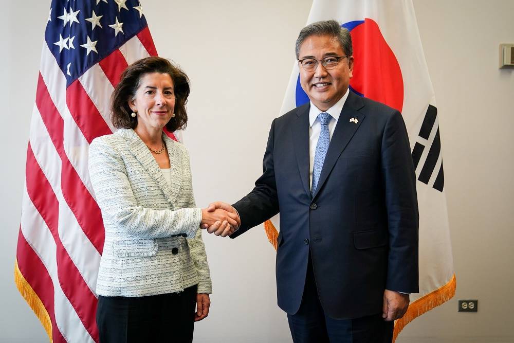陆慷会见美国前副助理贸易代表安凯彬