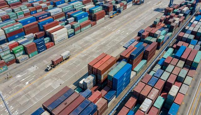 中远海控(01919.HK)11月17日回购4161.50万港元，已连续12日回购