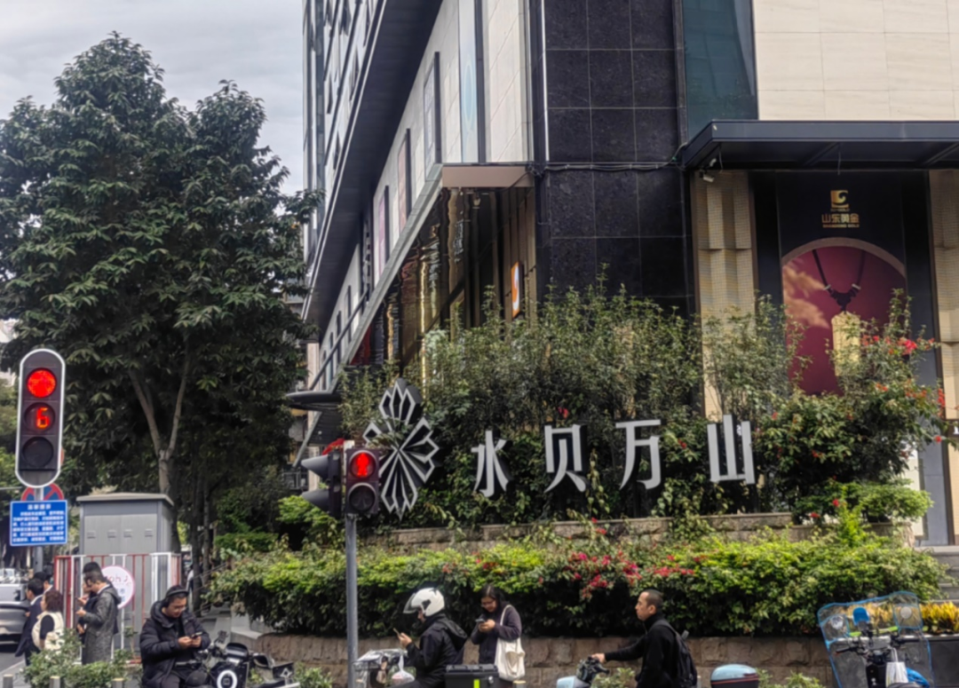 实探:元旦购金热!深圳水贝市场人气旺