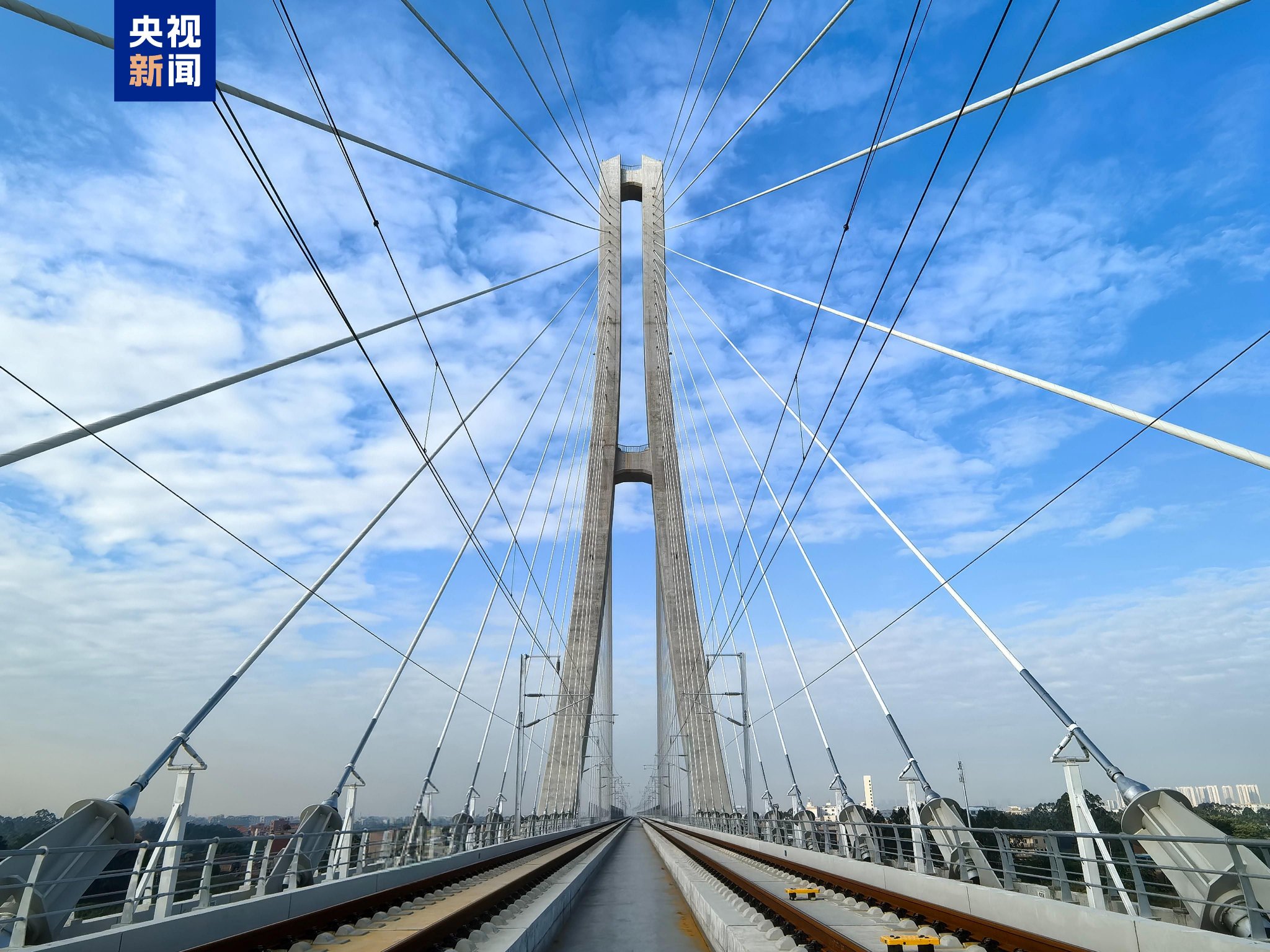 深圳边检去年验放出入境旅客2.74亿人次；大湾区往返海南将实现高铁直达丨大湾区财经早参