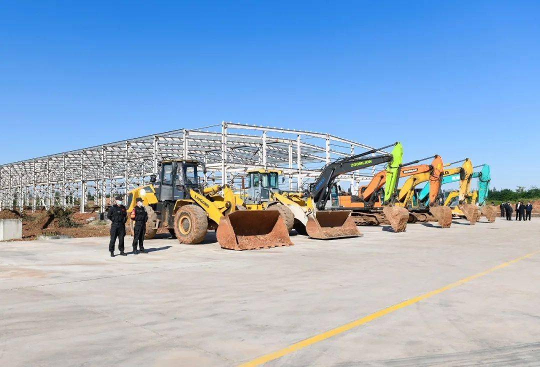 八部门:推动模型轻量化部署,加快在工业场景落地应用
