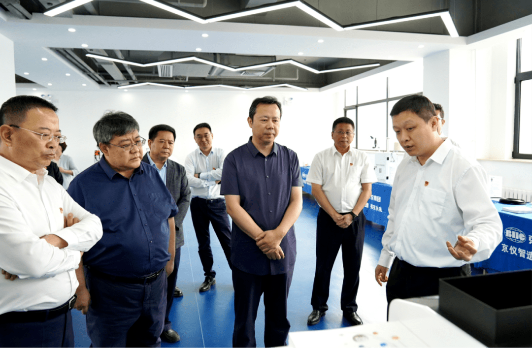 京仪装备创历史新高，融资客减仓