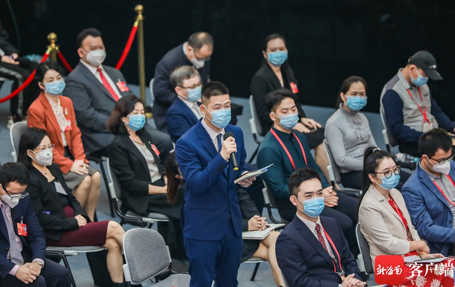 组图丨第一场“委员通道”开启