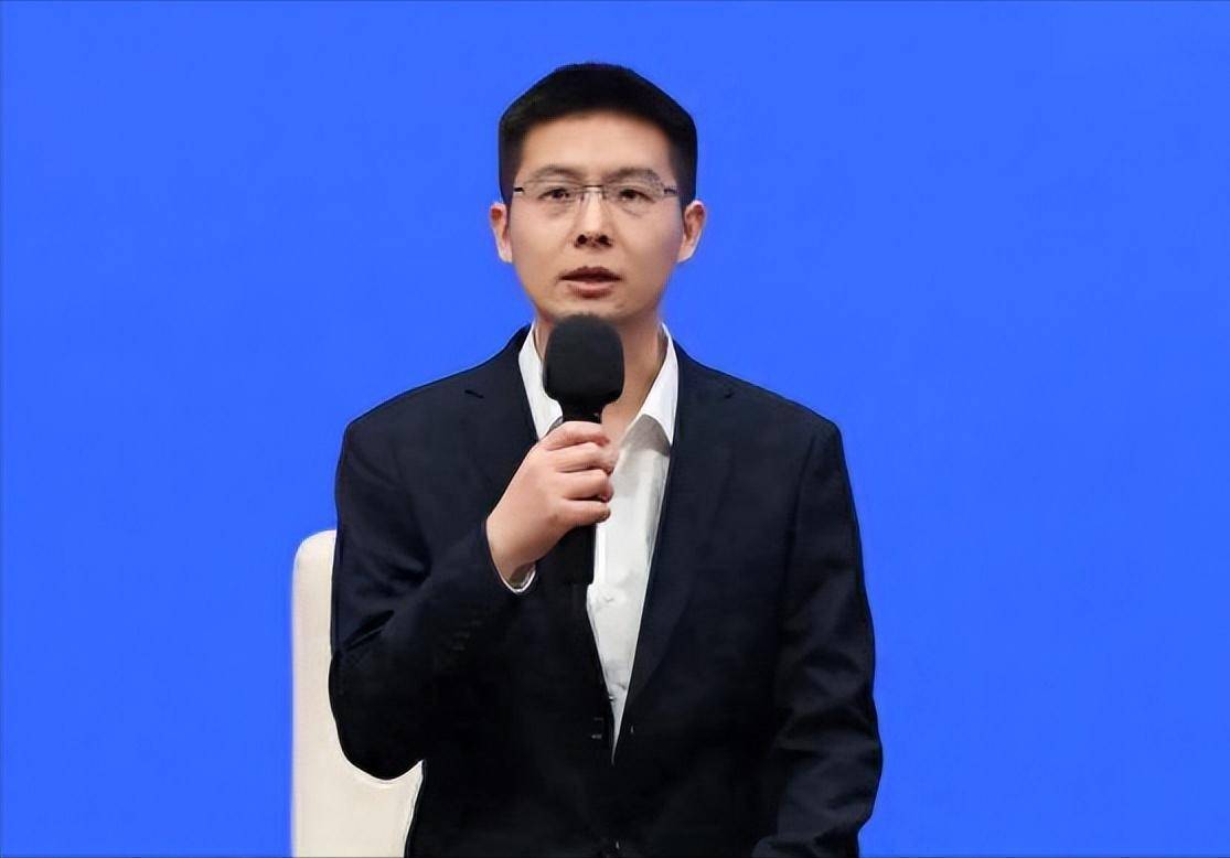 热搜爆了!春晚霸屏!机器人全面入侵,宇树中国功夫夯爆了,王兴兴发声