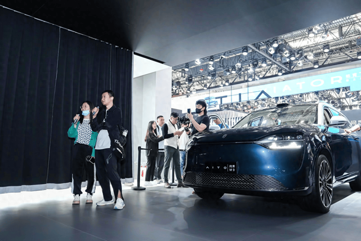 莱赛激光获得实用新型专利授权:“一种数字投影车灯”