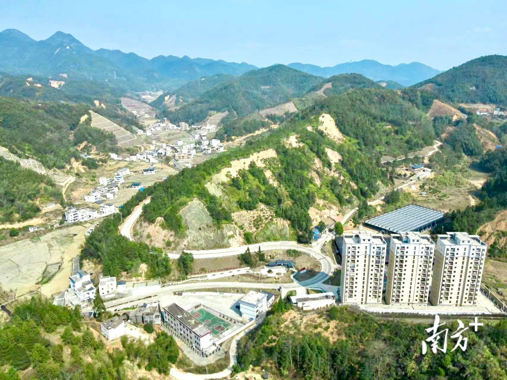 法治体系更趋完善 代表委员共绘金融监管新图景
