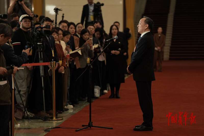 部长通道丨工信部部长李乐成：2026年将加强优质企业的梯度培育