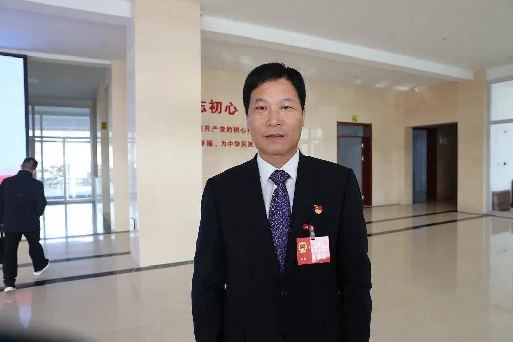 两会新华鲜报|“接”入未来!脑机接口首入政府工作报告