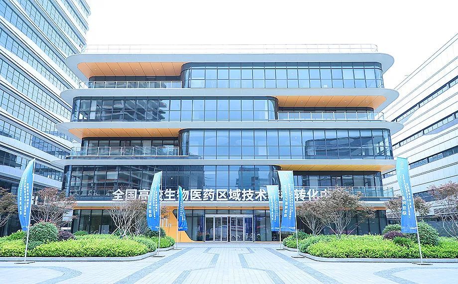 冷链物流双轮驱动 骨干基地筑基与餐饮供应链智能革新