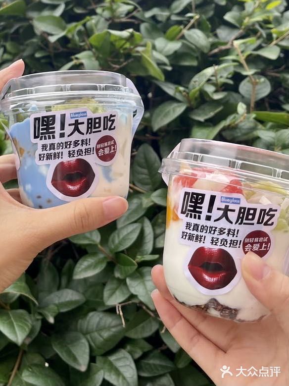 冻干草莓“塌房”,多个零食界“爱马仕”遭遇信任危机
