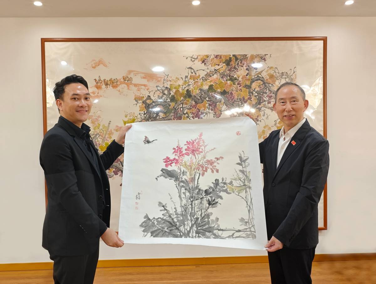 商务部副部长兼国际贸易谈判副代表凌激会见阿联酋阿尔富泰姆集团首席执行官奥马尔·阿尔富泰姆