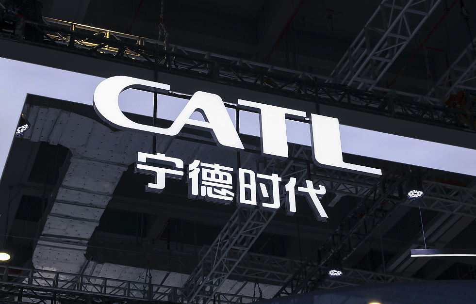 宁德时代：控股股东拟无偿捐赠500万股公司股份至上海交通大学教育发展基金会