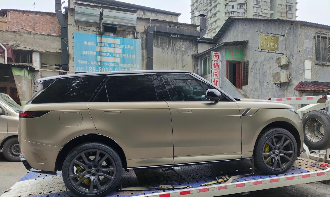 长期被“致敬” 路虎揽胜开启自我进化