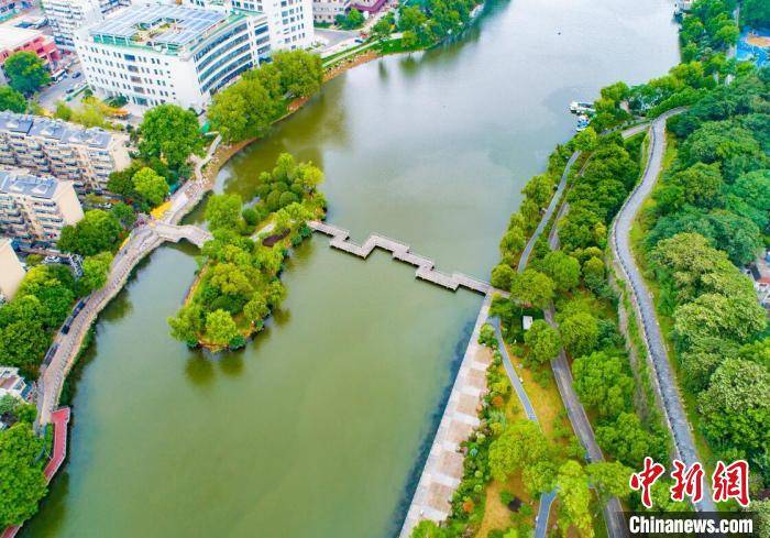 中办、国办：建设安全舒适绿色智慧的“好房子”；南京发布“2026城市更新机会清单” | 房产早参